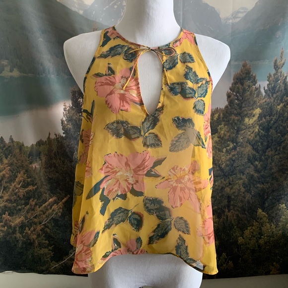 Floral tank - Picture 5 of 7
